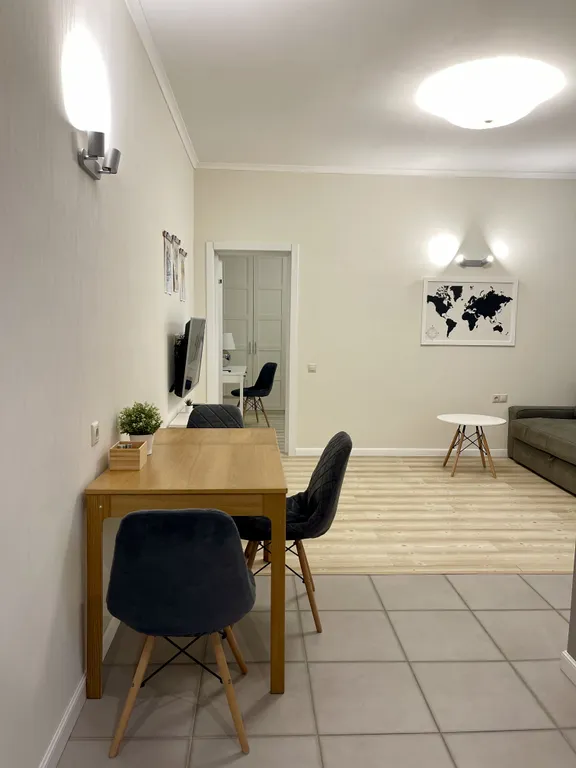 Дизайнерская квартира с бассейном и выделенной спальней