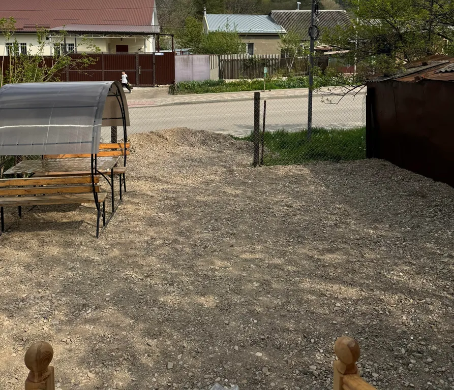 Уютный домик на озере