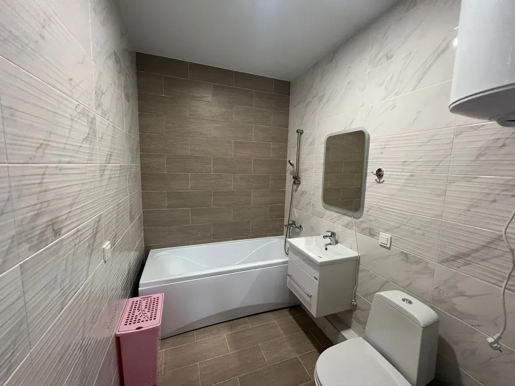 341 Евротри 2 сан. узлами на 6 человек с бассейнами