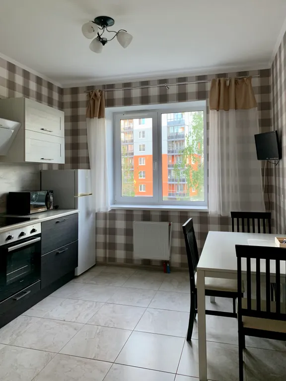 Двухкомнатная квартира возле метро.