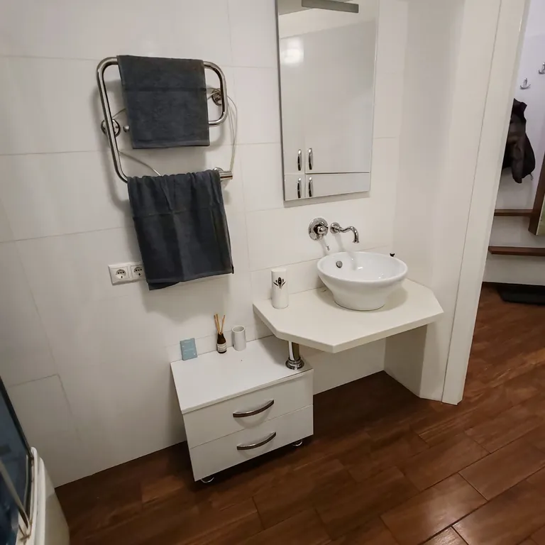 Прекрасная стильная квартира в живописном районе города