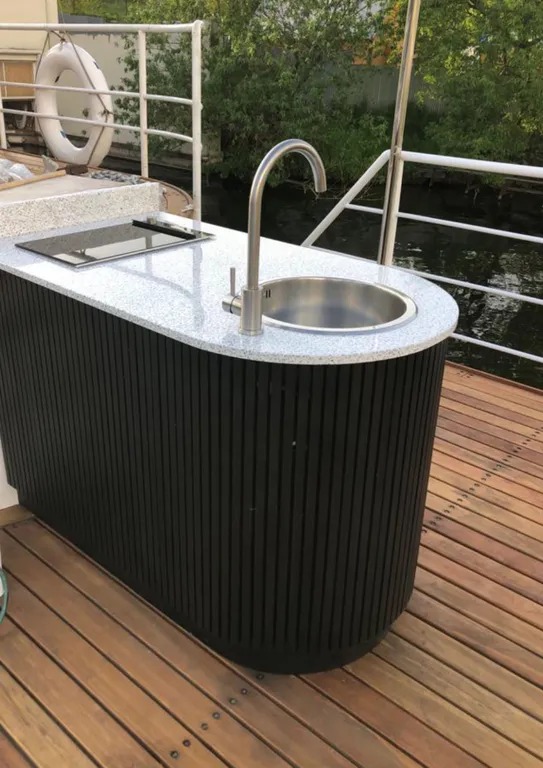 Теплоход для проживания