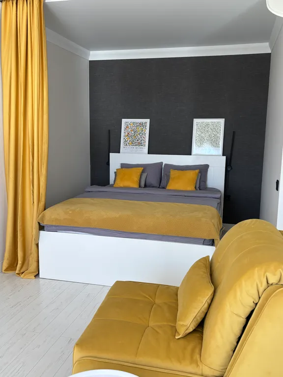 Светлая студия на берегу Волги в центре города