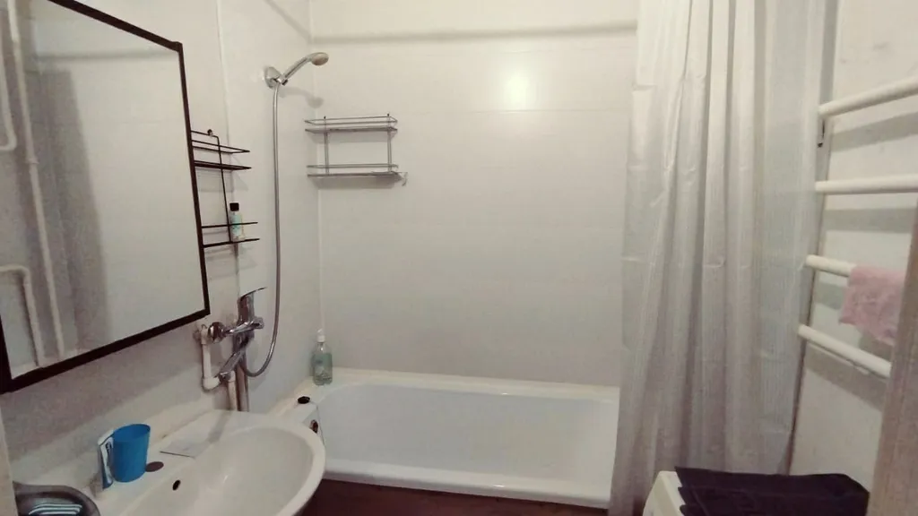 Тихий отдых в зелёном районе, просторная и светлая квартира