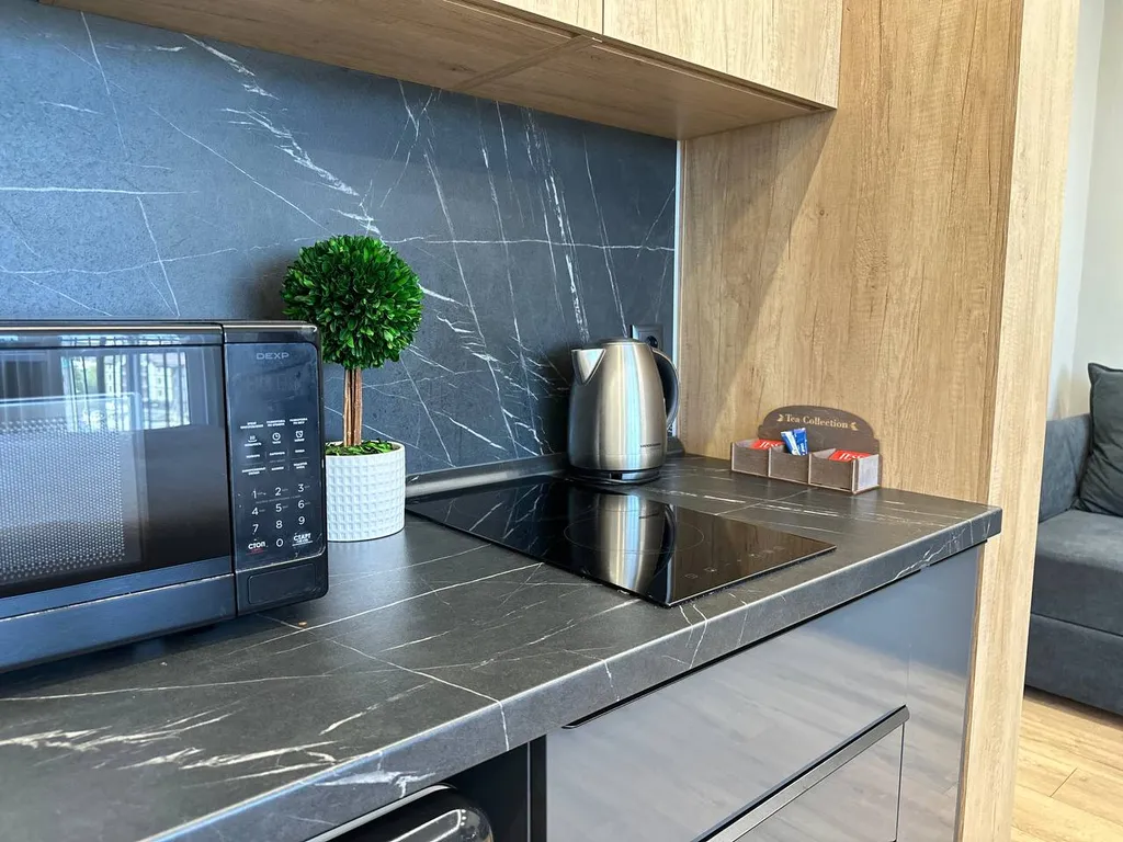 Современная студия с уютным интерьером в центре