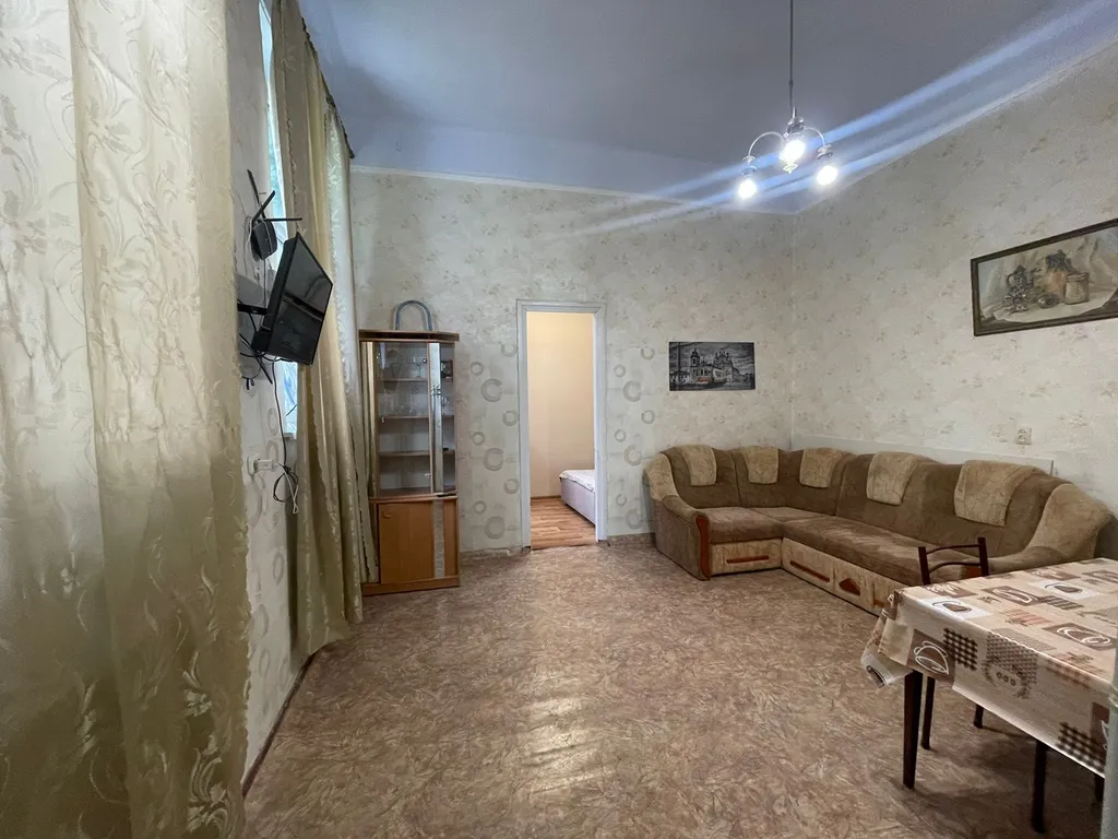 Двухкомнатная квартира с высокими потолками