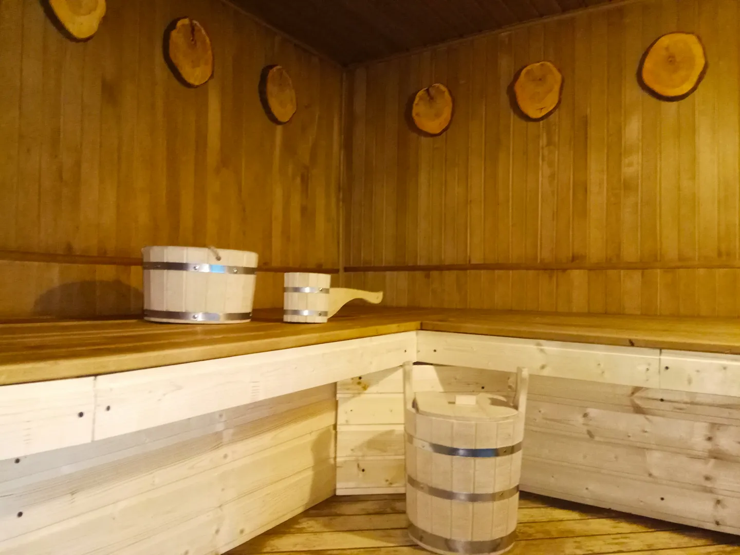 дрова для сауны 1000 рублей 15 кг, хватает на два часа или можно привезти с собой.
