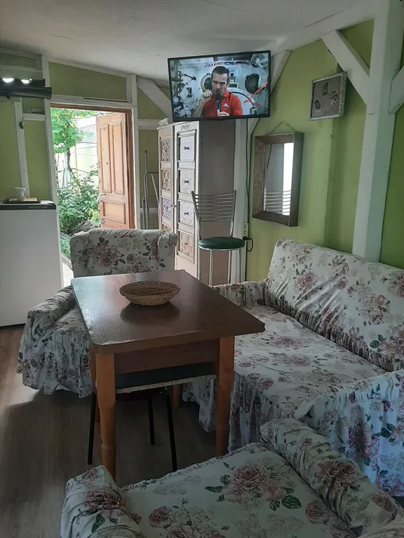 Уютный дом с двориком и беседкой у моря в Алуште