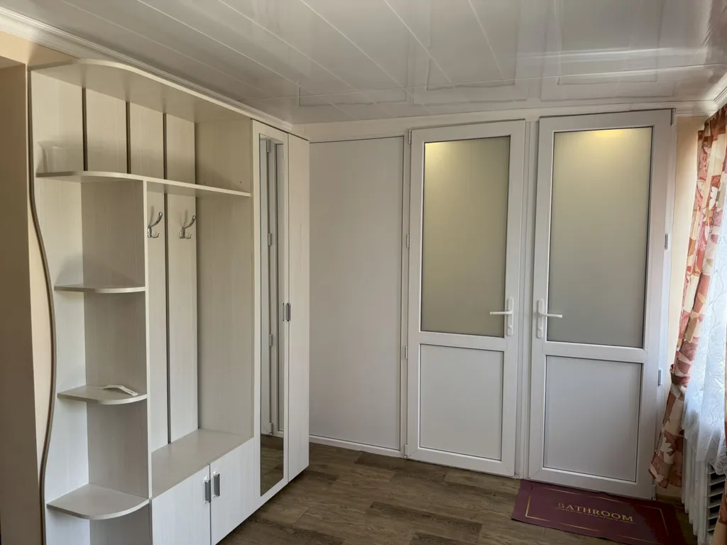 Четырёхкомнатный дом с двориком и мангалом – центр