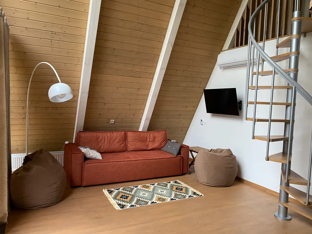 Уютный альфа домик в лесу