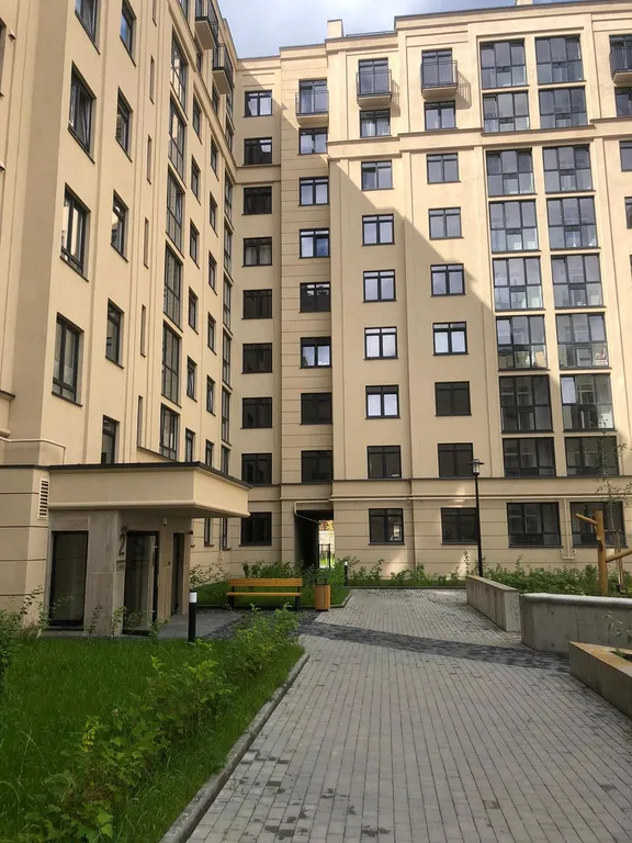 Апартаменты "Пикассо" - индустриальный шик с яркими акцентами