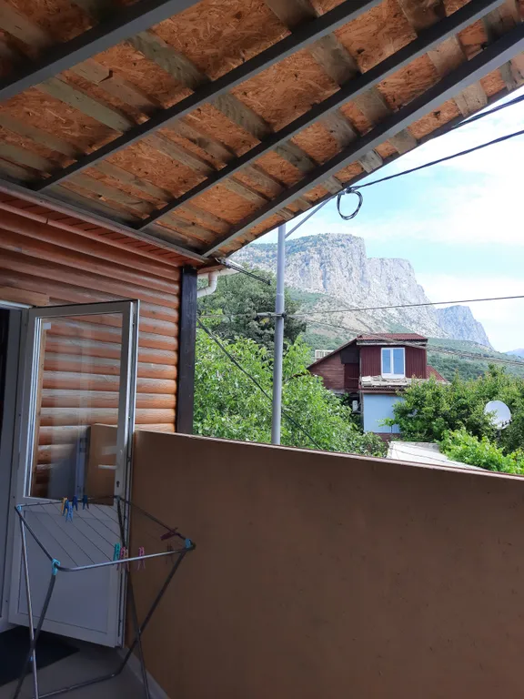 Коттедж Сдается второй этаж в двухэтажном доме с большой мансардой — аренда посуточно в Форос