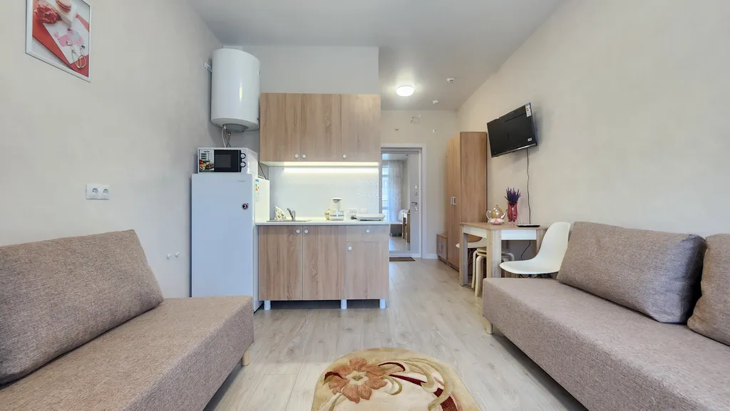 Уютная студия с видом на бассеин