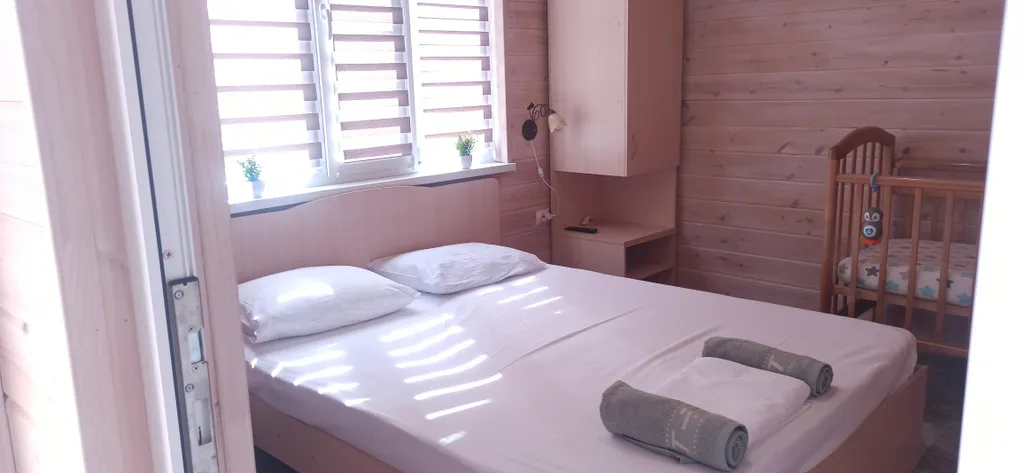 Домики обиты сибирским кедром, 3 минуты до моря