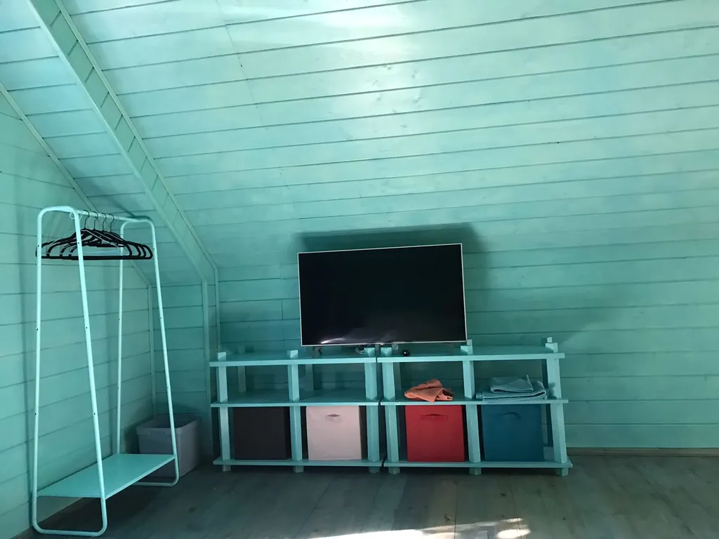 Барнхаус в лесу с голубой гостиной