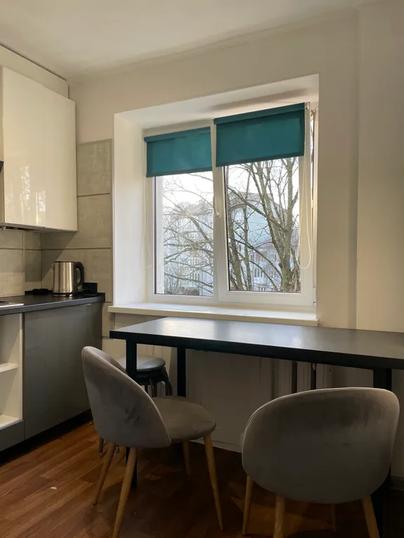 Аквамариновый вечер в центре города