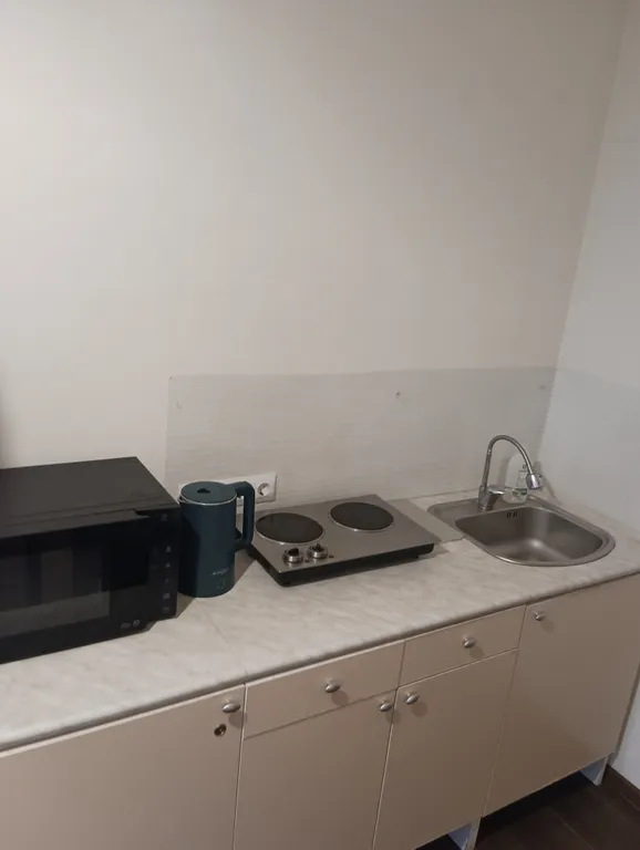 Современная квартира в хорошем районе, недалеко от станции метро