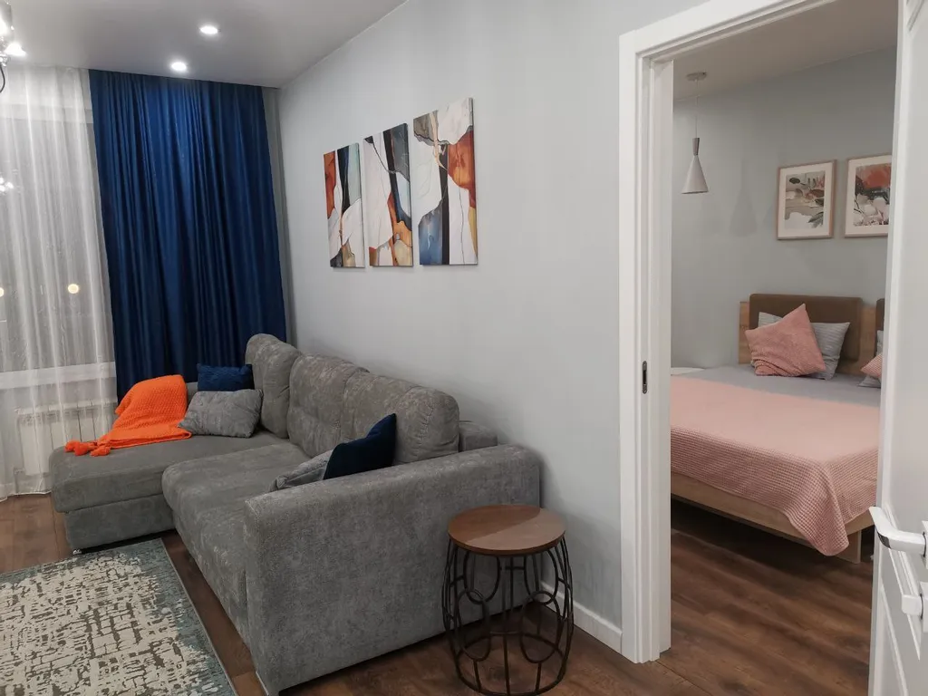 Светлая просторная квартира в центре города — аренда посуточно в Новосибирск