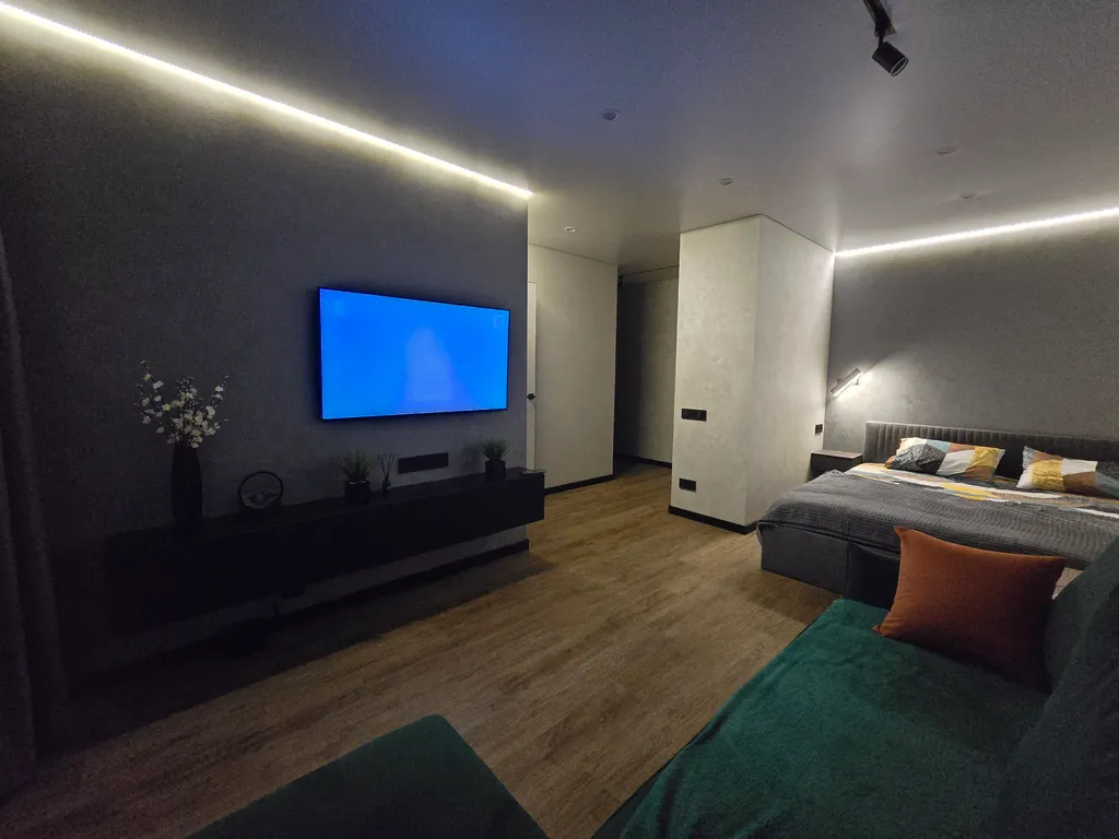 Квартира с дизайнерским ремонтом в центре города, площадь с голубями