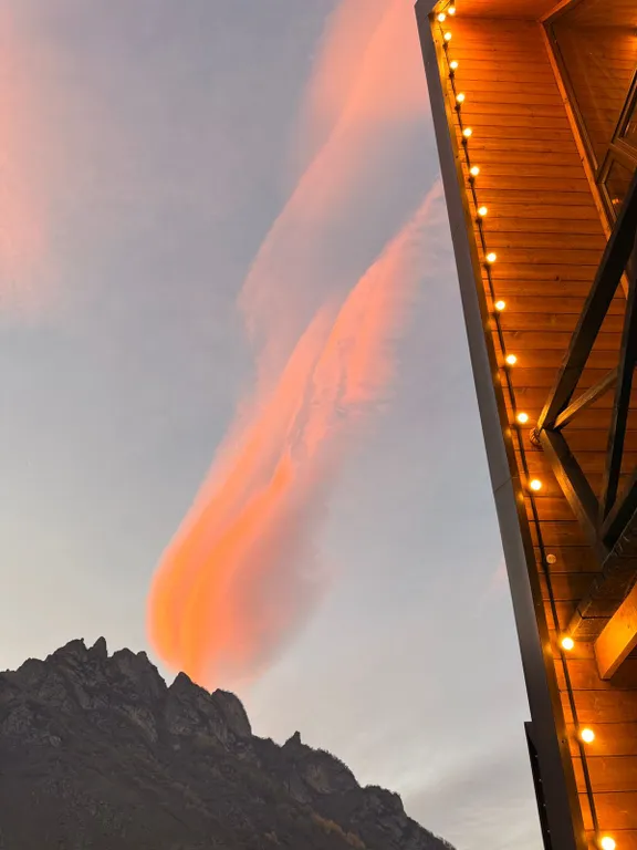 А-фрейм дом с видом на на горы