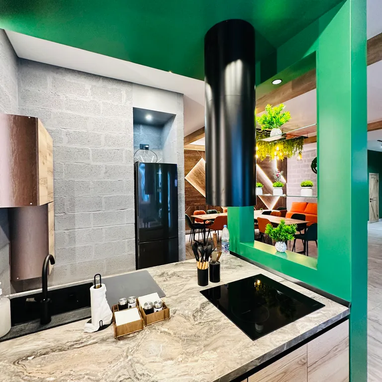 Новый стильный уютный коттедж вблизи от города