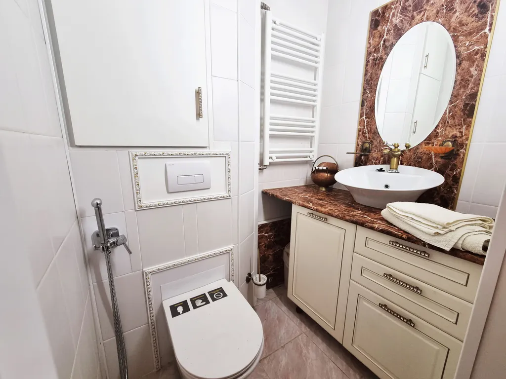 Коттедж Большой двухэтажный коттедж в стиле ампир с сауной и бассейном-купелью — Агалатово