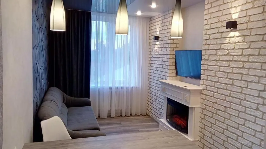 Сталинка вблизи вокзалов и исторического центра