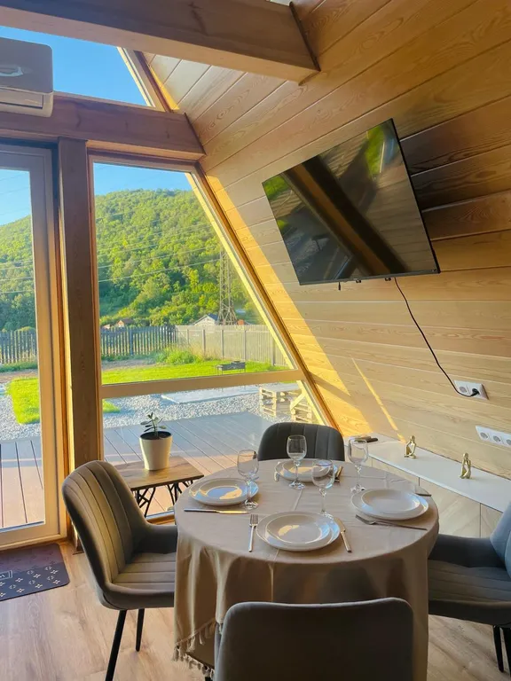 Коттедж Уютный домик Афрейм с видом на горы и лес — Аша