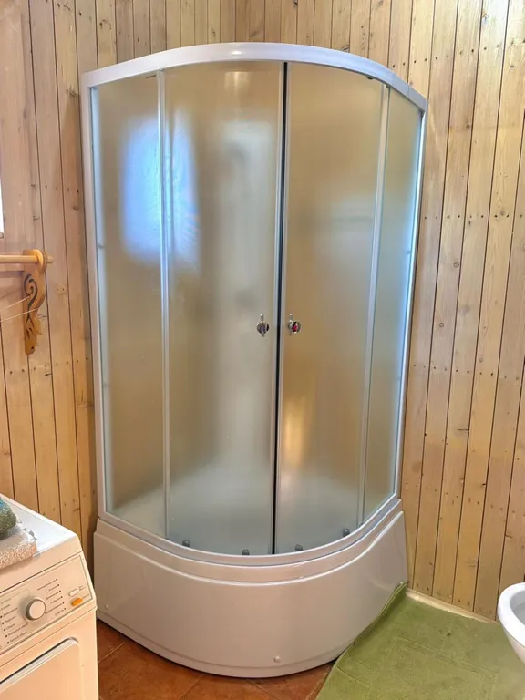 Уютный дом у березок