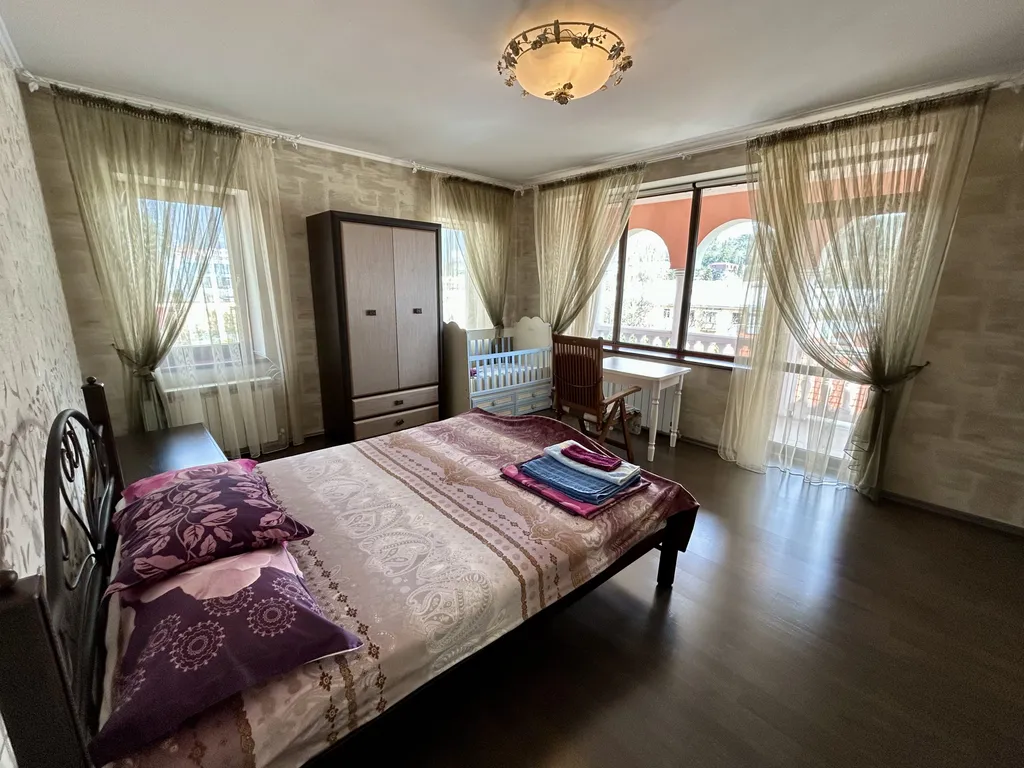 Вилла с бассейном и сауной в центре Ялты