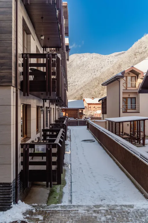 Студия с видом на горы