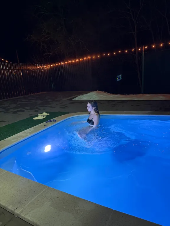 Домик для отдыха с банькой и теплым бассейном