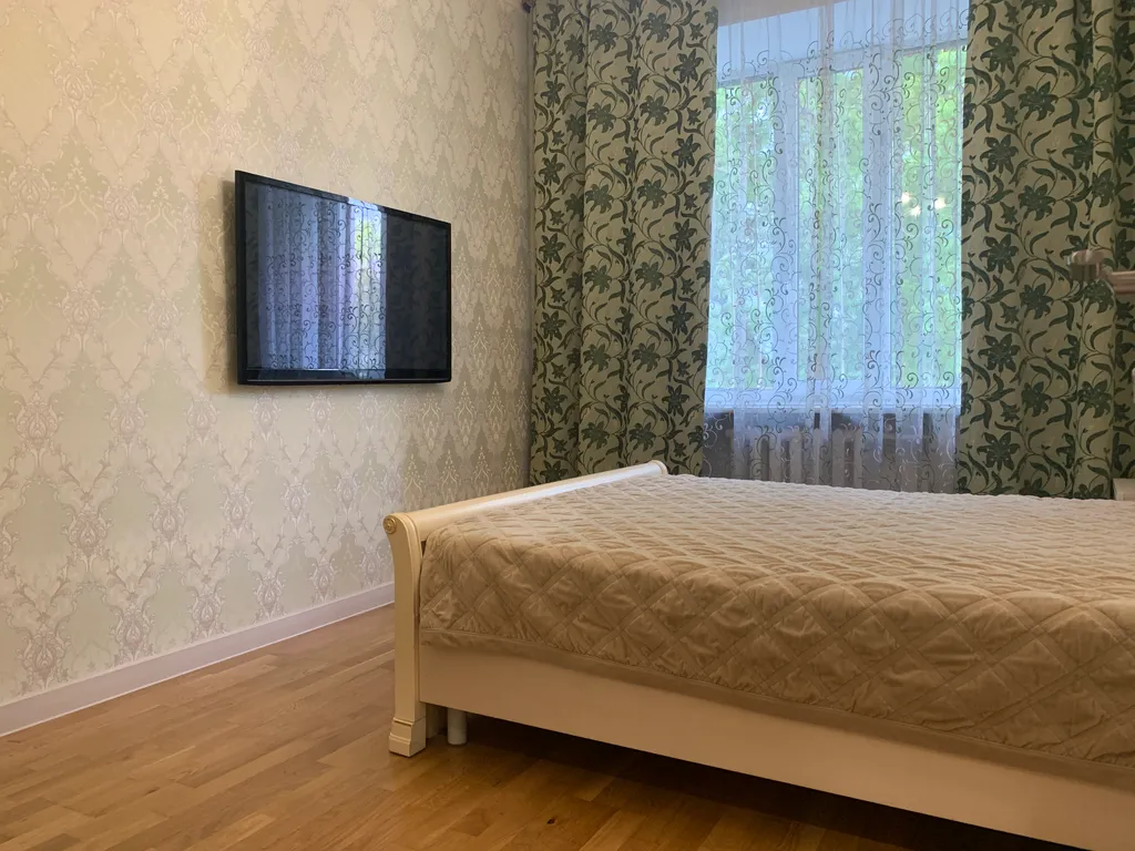 Трехкомнатная квартира посуточно в Тюмени