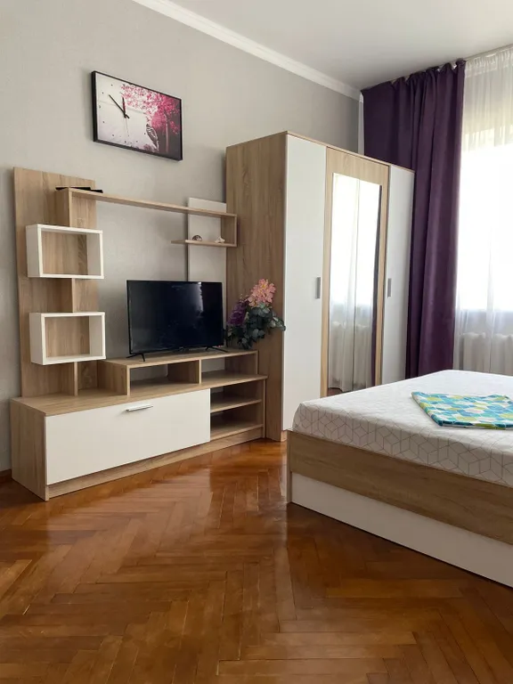 Уютный дом с двориком в центре поселка