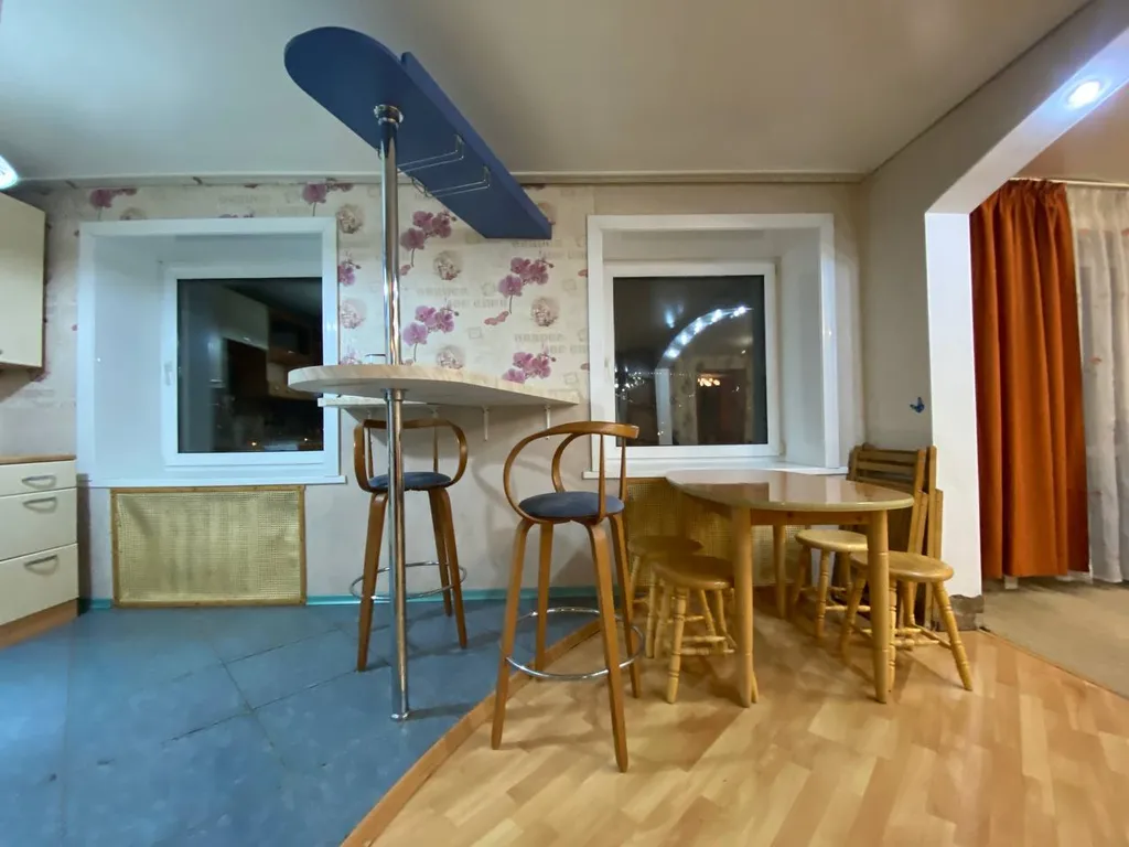 Двухкомнатная квартира рядом с ЖД-вокзалом