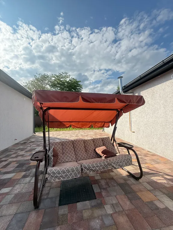 Экологичный домик у старого озера