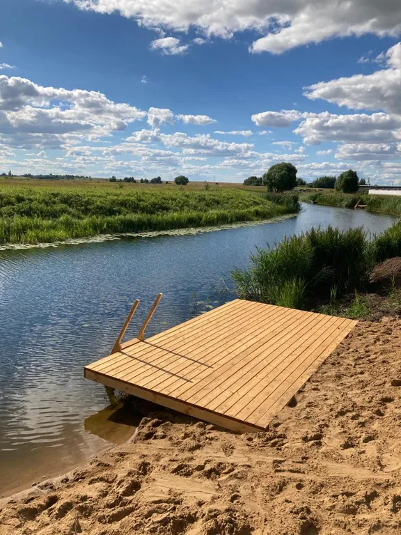 Суздальская дача у реки