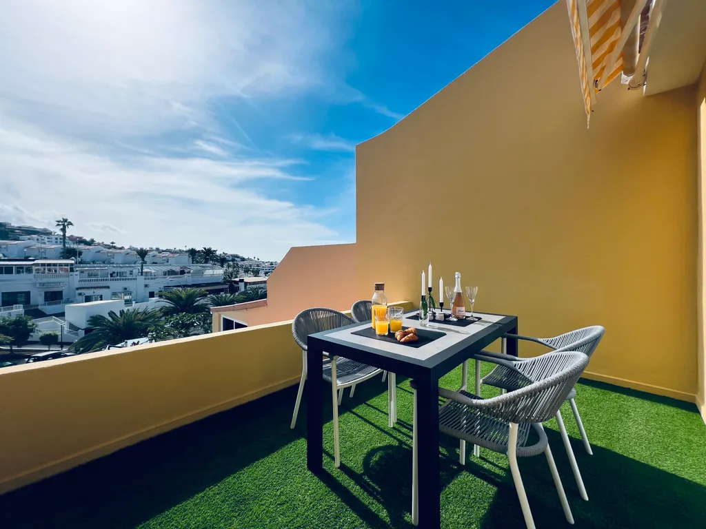 PaulMarie Apartment with heated pool in Las Brisas