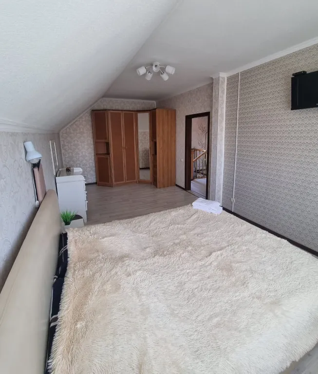 Коттедж Уютный дом рядом с морем в тенисом, фруктовом саду. — Южная Озереевка