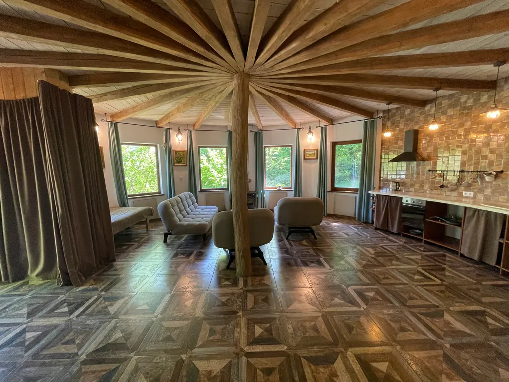 Круглый дом в горах