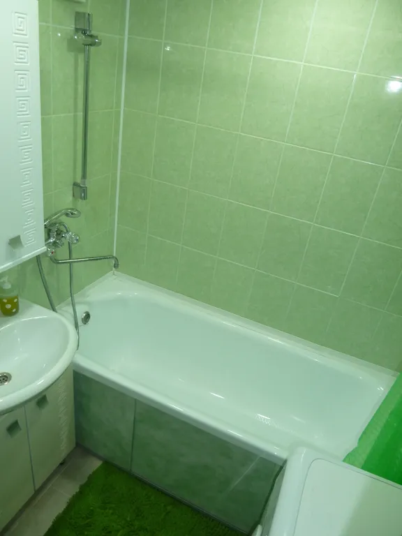 Двухкомнатная квартира около склона