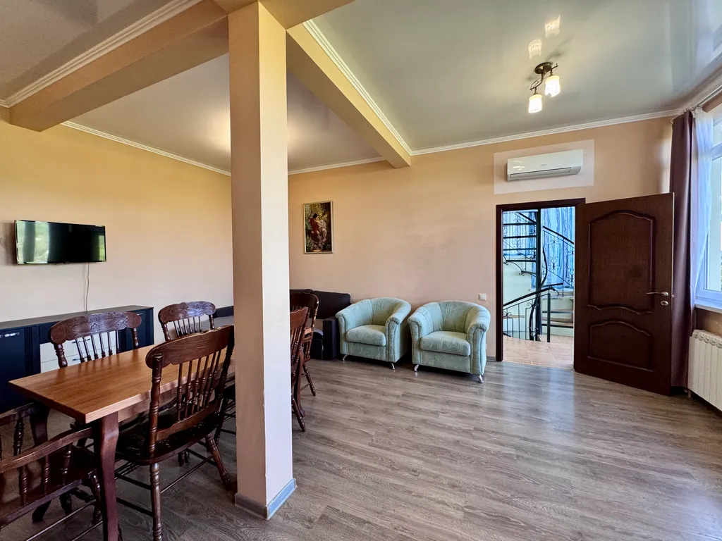 3-этажный дом с садом недалеко от моря