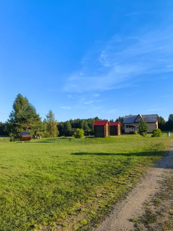 Дом из сруба у воды