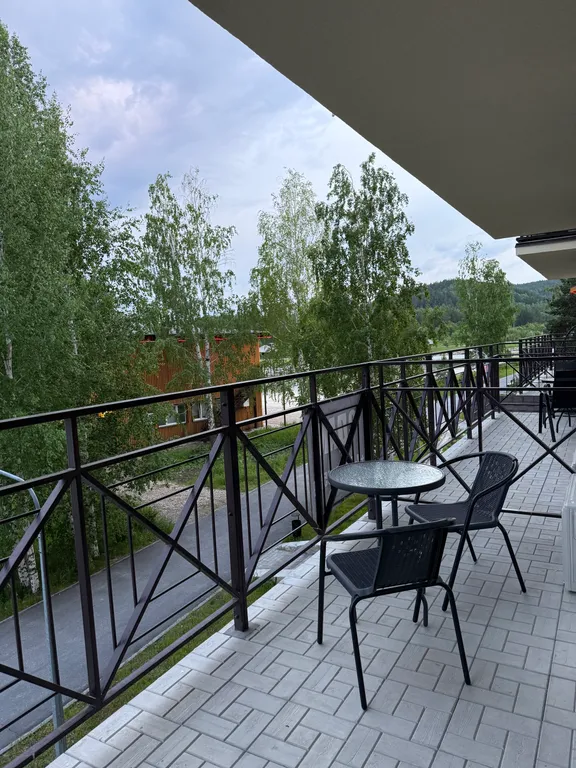 Семейный апартамент у озера на горнолыжном курорте Солнечная Долина