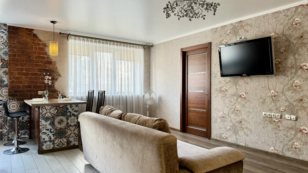 Двухкомнатная квартира в самом центре города с дизайнерским ремонтом