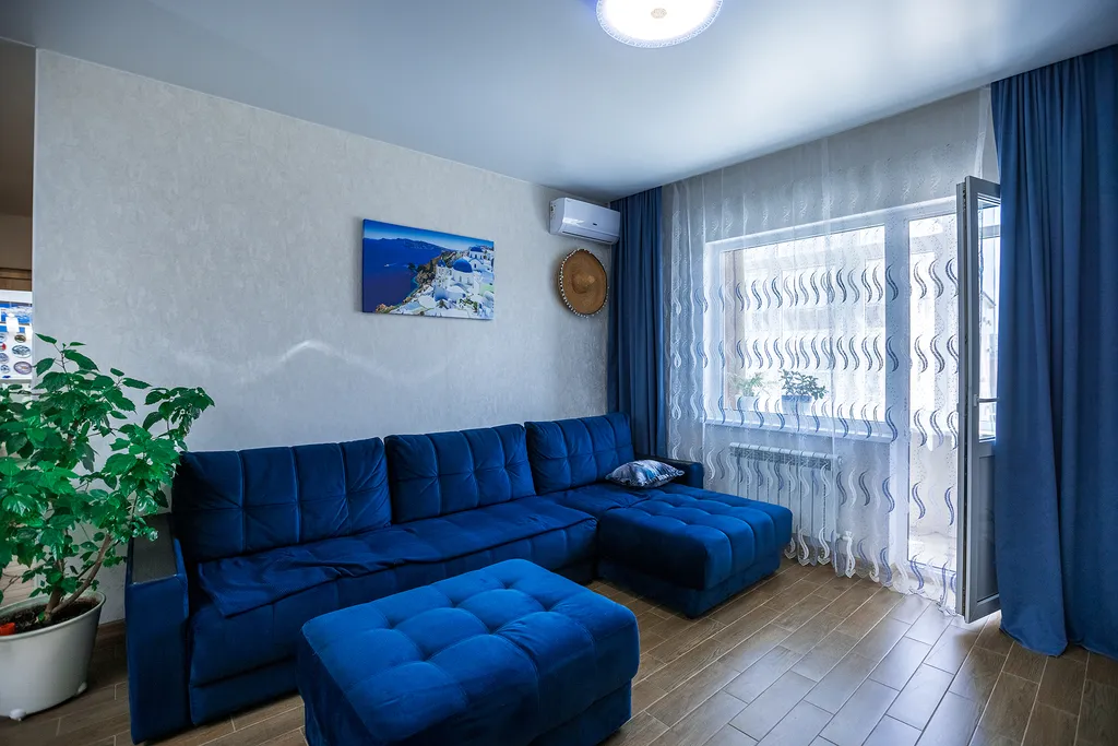 Большая евродвушка на берегу открытого моря