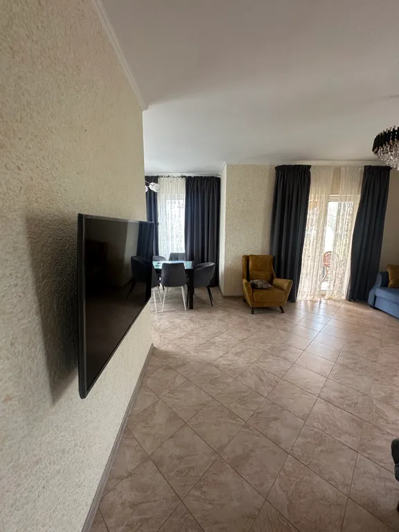 Двухэтажный гоcтeвой дoм в живoписном местe