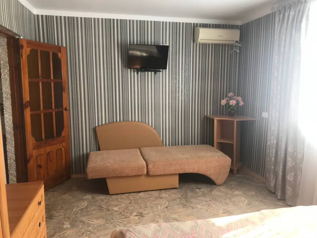 Коттедж 1-комнатный Дом — Евпатория