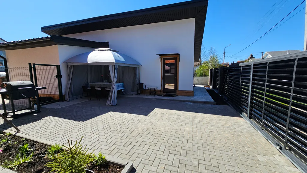 Двухуровневый домик в центре