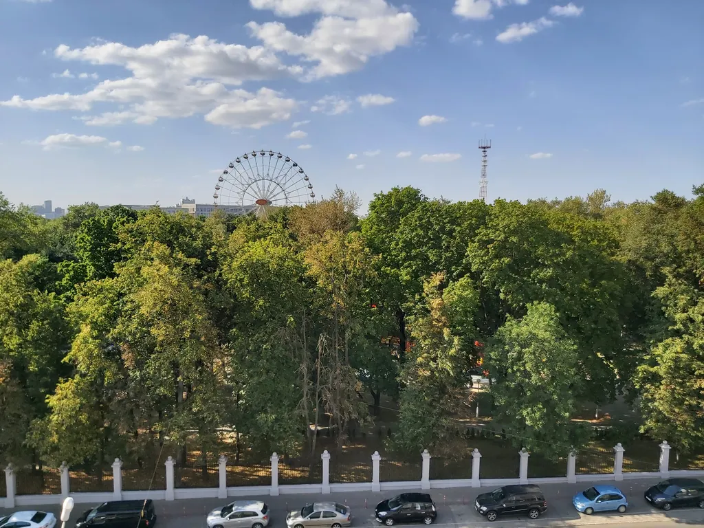 Двухкомнатные апартаменты с панорамным видом на детский парк Горького